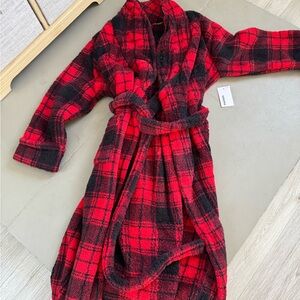 Sonoma robe size medium NWT

TUB#5